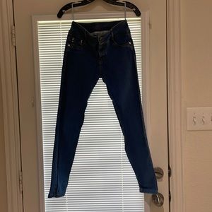 StudioF jean in Colombian size 8. American size will be 4